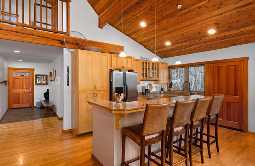 Shelton Cabina | Enchanting Lindal Waterfront Cabin