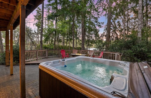 Shelton Cabina | Enchanting Lindal Waterfront Cabin