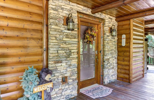 Blairsville Casa | Enchanting log home with lots to do!