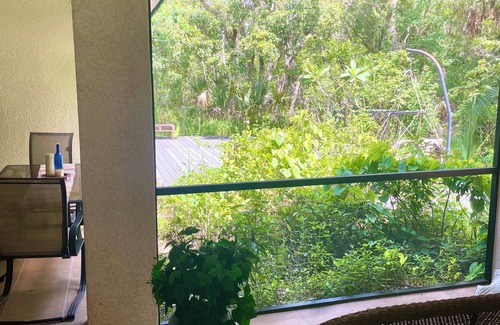 Wimauma Casa | Enchanting Nature Bungalow: Spacious Ecofriendly Home, Wildlife Abounds, 3 acres