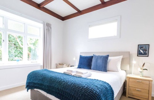 Remuera Casa | Enchanting prime Remuera, Auckland address, 3br home with private garden & pool