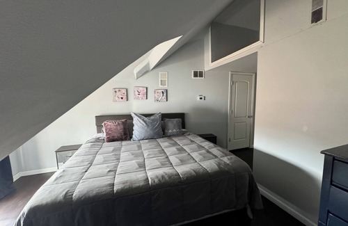 Detroit Casa | Enchanting Private Room in shared 5-bedroom house with WiFi and AC in Detroit