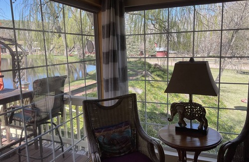 Payson Cabaña | Enchanting property with cottage on large private pond. Heatwave Special.