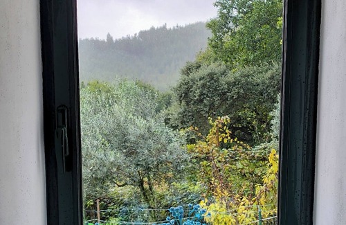 Castanheira de Pera Apartamento | Enchanting converted wine cellar with panoramic views of the surrounding hills.