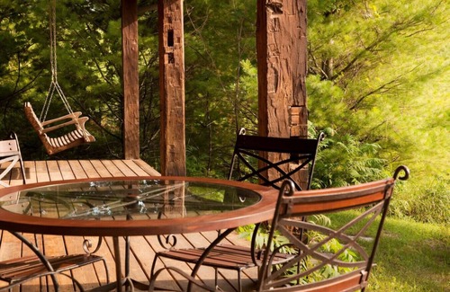 Sturgeon Bay Cabina | "Enchanting Romantic Getaway: A Perfect Escape for Couples"