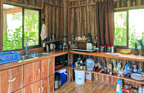 Cantón de Parrita Cabina | Enchanting Rustic Cabin in Sustainable Community