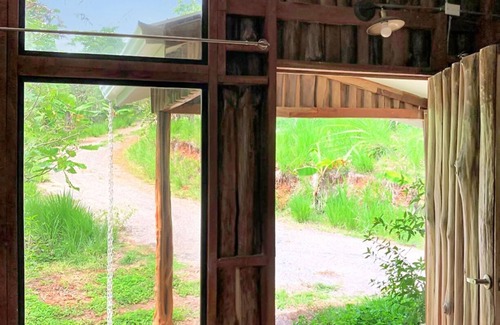 Cantón de Parrita Cabina | Enchanting Rustic Cabin in Sustainable Community