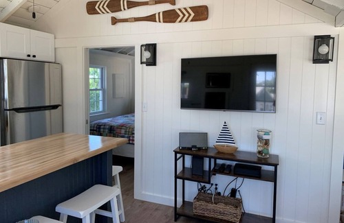 Barnstable County Cabaña | ENCHANTING SEASIDE COTTAGE, STEPS TO THE BEACH!
