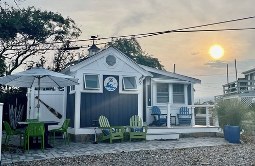 Barnstable County Cabaña | ENCHANTING SEASIDE COTTAGE, STEPS TO THE BEACH!