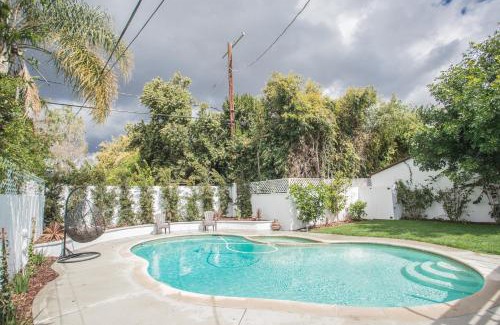 Sherman Oaks Casa | Enchanting Sherman Oaks Home With Pool permit #HSR two one zero zero 2605