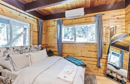 Arnold Casa | Enchanting Swiss Chalet-Style Cabin