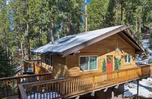 Arnold Casa | Enchanting Swiss Chalet-Style Cabin
