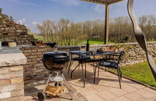 Poggio Terza Armata Apartamento | Enchanting view from the walls of Leonardo da Vinci's castle.