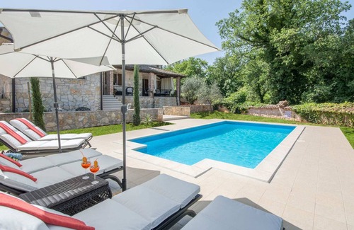 Sveti Lovrec Cabaña | Villa singular en Sveti, Lovreč Pazenatički con piscina