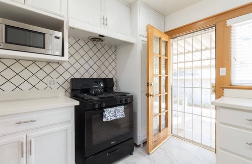 Encino Casa | Encino Charmer with large Backyard