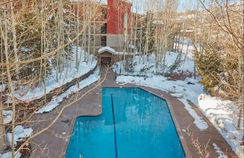 Snowmass Village Casa | Enclave 312, Ski-In/Ski-Out Condo, Top Floor w/Hot Tub, Gym and Out Door Pool in Snowmass
