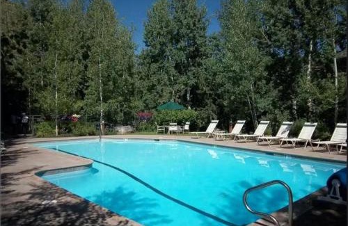 Snowmass Village Casa | Enclave 312, Ski-In/Ski-Out Condo, Top Floor w/Hot Tub, Gym and Out Door Pool in Snowmass