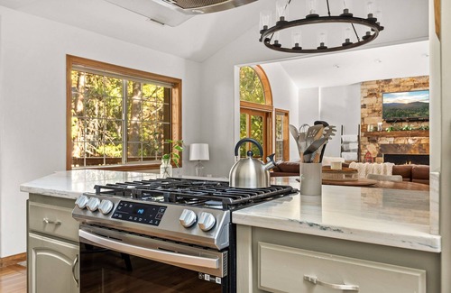 Lake Arrowhead Casa | Enclosed backyard w Running Stream; Walk 2Lake; Dog Friendly! Large 2Story Home