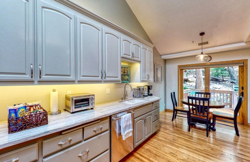 Lake Arrowhead Casa | Enclosed backyard w Running Stream; Walk 2Lake; Dog Friendly! Large 2Story Home