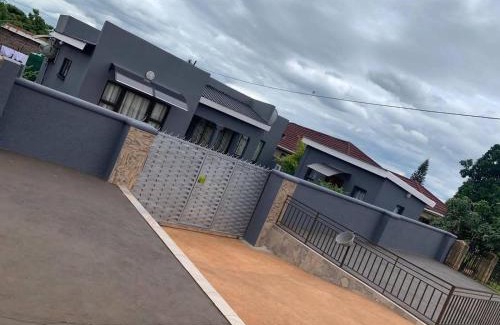 UPhongolo Casa | Encome Guest house