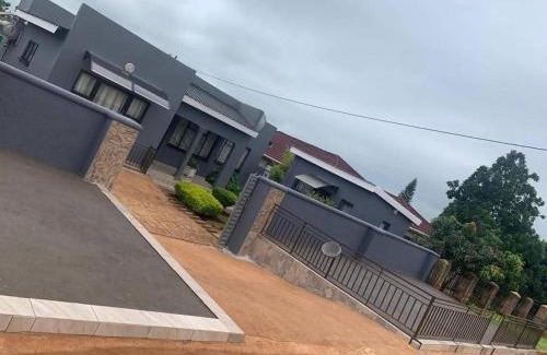 UPhongolo Casa | Encome Guest house