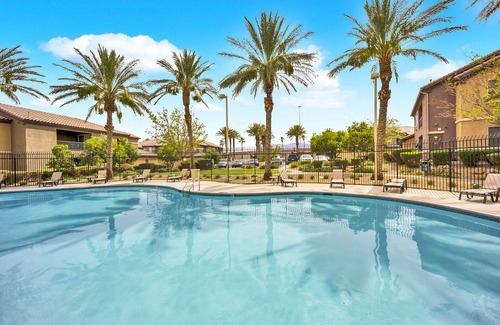 Skypointe Condominio | End of Summer Special! Extra large 1bed condo with attached garage!