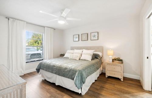 Park Shore Casa | End Unit - Renovated Resort Views and Close to the Lobby
