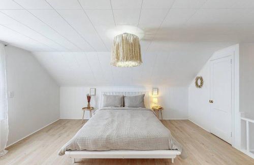 Canton Casa | End Zone Escape-Light and Bright HOF Village Home