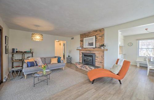 Holland Casa | Endearing Cottage with Fire Pit and Private Beach