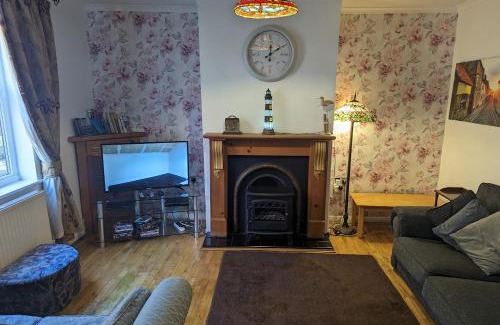 Whitby Casa | Endeavour Cottage Whitby sleeps 6