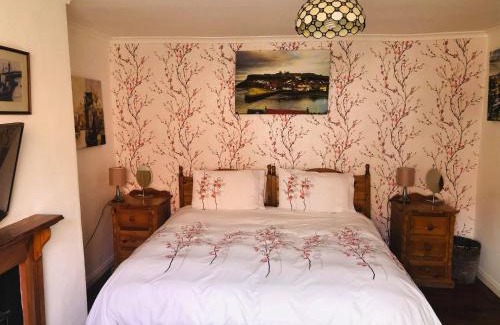 Whitby Casa | Endeavour Cottage Whitby sleeps 6