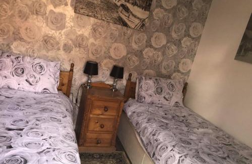 Whitby Casa | Endeavour Cottage Whitby sleeps 6