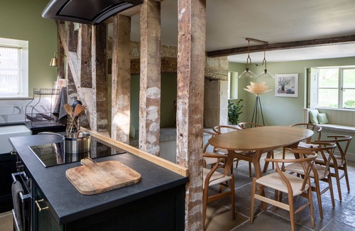 Teffont Evias Cabaña | ENDERLEY, pet friendly, character holiday cottage in Salisbury