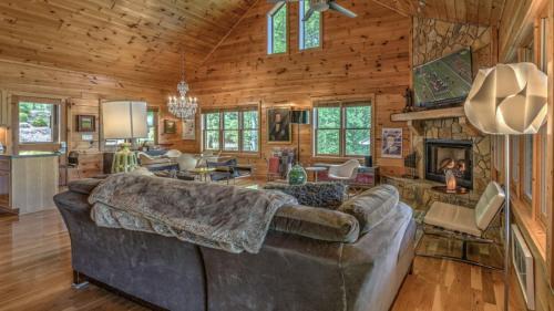 Blue Ridge Casa | Endless Echo