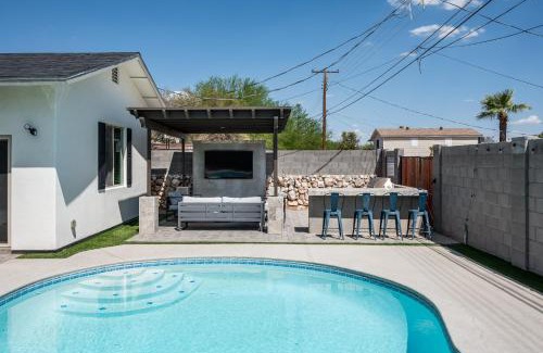 Scottsdale Estates Ten Casa | Endless entertainment and 1.5 miles from Old Town stay at Sunbaked Terrace
