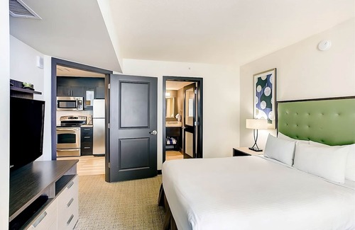 Northeast Virginia Beach Hotel | Endless Fun at Your Doorstep! Swimming Pool, Full Kitchen, Ocean View!