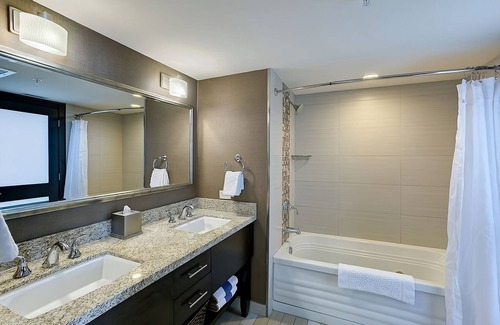 Northeast Virginia Beach Hotel | Endless Fun at Your Doorstep! Swimming Pool, Full Kitchen, Ocean View!