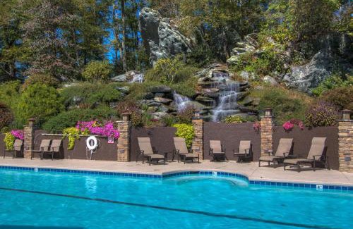 Boone Casa | Endless Grandfather View at Echota
