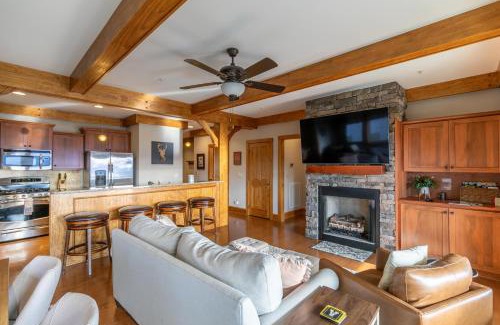 Boone Casa | Endless Grandfather View at Echota