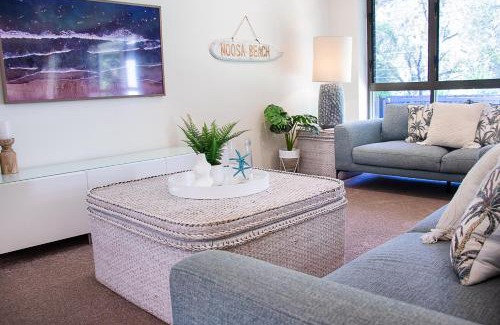Noosa Heads Casa | Endless Summer Beach Retreat-pet friendly, walk to shops
