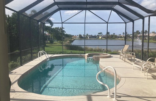 Biggar Casa | Recién disponible! Gran casa familiar 4/3 con piscina climatizada y spa, vista al lago!