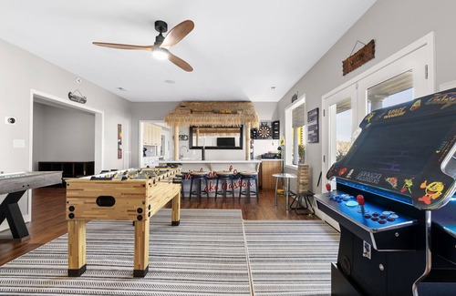 Timber Creek Casa | 🌅 Endless Summer-Sleeps 36-Movie Theater/Hot Tub/Game Room/New Boathouse 🌅