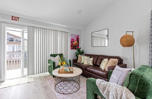 Huntington Beach Casa | Endless Sunset- Near Beach Surf and Pet Friendly