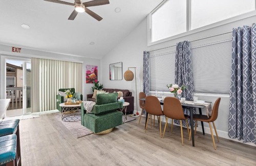 Huntington Beach Casa | Endless Sunset- Near Beach Surf and Pet Friendly