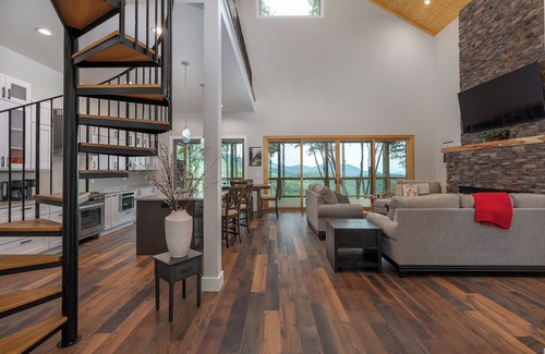 Ogle Meadows Cabina | Endless View Lodge! Hot Tub+Fireplaces, Grill, WiFi, Hiking, Fishing, Swimming!