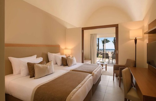 Sharm El Sheikh Complejo | Engaging Suite with Aquapark & Beach Views – Family Fun Awaits
