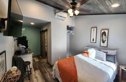 Durant Apartamento | Engine Room on the Tracks hot tub