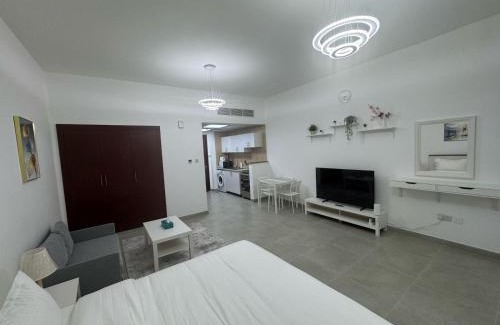 International City Apartamento | England Cluster International City - Bright,Spacious and Well Furnished Studio