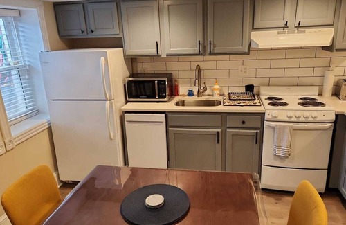 Stanton Park Apartamento | English Basement one bedroom apt, 1.5 miles to White House, full kitchen