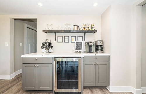 Bassett Casa | EnglishPrairieBnB Lite w Kidquarium